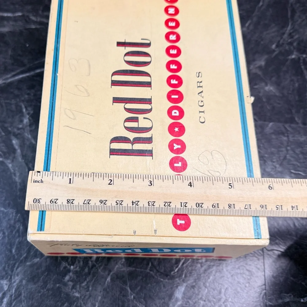 RED DOT Cigar Box